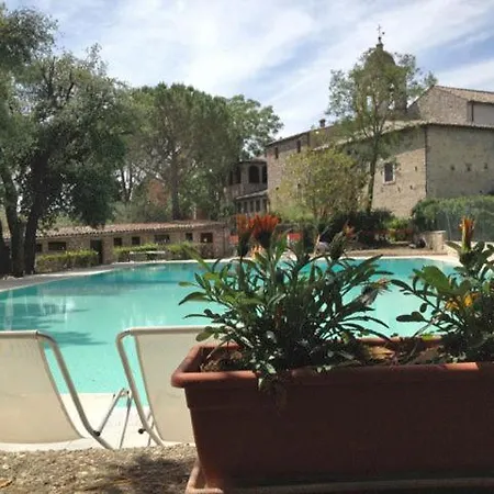 Sleeps 3 Pool Wifi Daire *